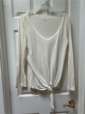 Gap Lightweight Tie-Hem V-Neck Long Sleeve Top - White